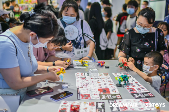 52TOYS北京国际原创收藏玩具展：新玩法让与会者满载而归