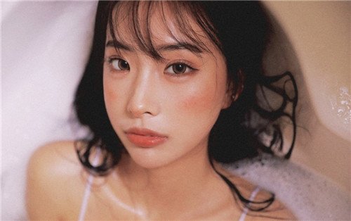 秋葵草莓樱桃榴莲芒果香蕉绿巨人手机版：拥有着超丰富视频资源的播放软件